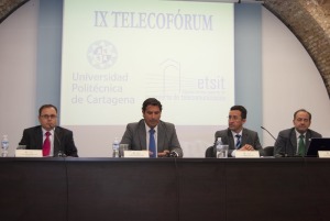 Mesa redonda sobre el futuro de las titulaciones