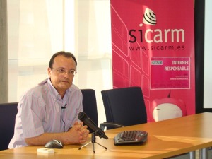 D. Miguel ngel Miarro Cano durante la ponencia