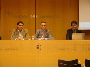 D. Jos Francisco Puche acompaado de D. Juan Luis Pedreo y D. Antonio Martnez Picar, ponente de la Jornada