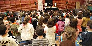 Los m�s peque�os disfrutaron de la familia Mursiya en el Teatro de T�teres de Ceheg�n.