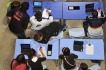 Visitantes utilizando el l�piz digital [Sicarm 2010 Caravaca]