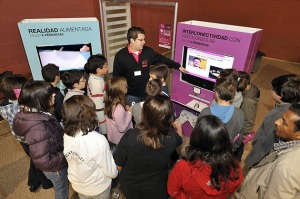 Alumnos en el espacio X-Periencias