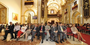 Asistentes atentos a la ponencia 