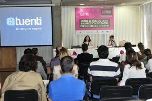 Ponencia sobre las redes sociales y la proteccin de datos 