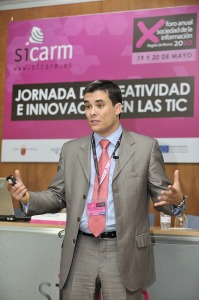 Rafael Achaerandio Garca, de Research & Consulting Manager IDC Iberia, conferenciando sobre las tendencias del mercado 