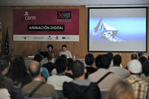 Mara Luisa Molina, proyectando el corto ganador del VII Concurso Internacional de Animacin Digital 
