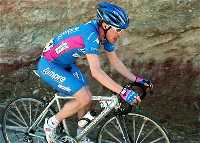 Damina Cunego escalando el Collado Bermejo