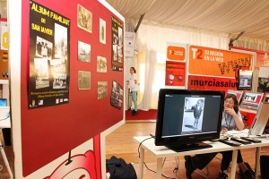 En San Javier instalaron un espacio donde poder ver un album familiar de fotografias